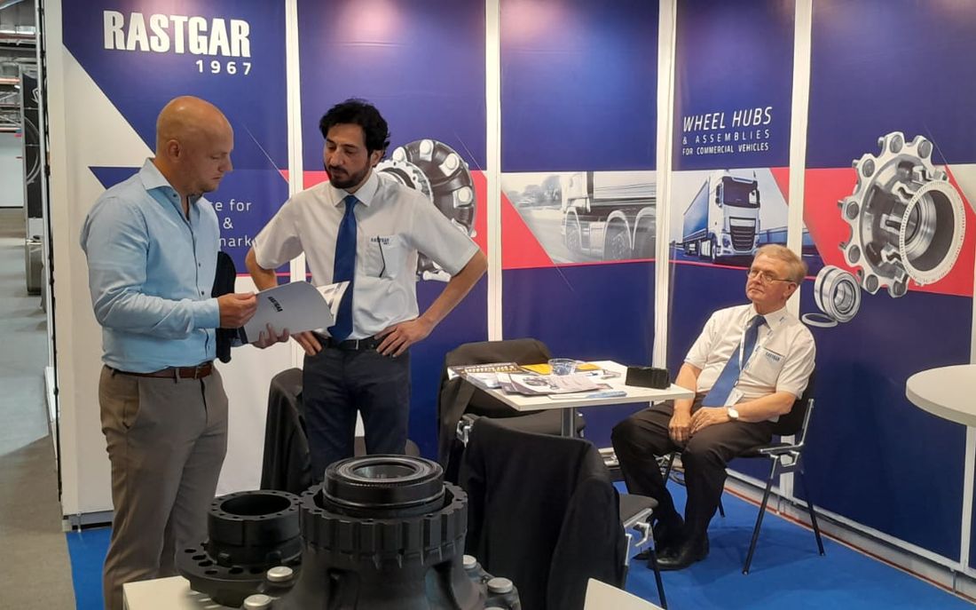 Rastgar Engineering team with a visitor at the Automechanika Frankfurt 2024 stand