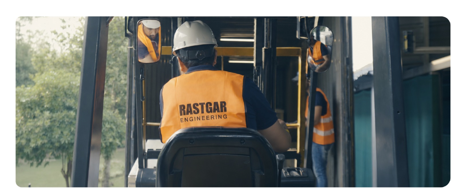 Rastgar despatch team loading finished wheel ends for export
